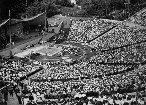 Gymnastics competition on the Dietrich Eckart open-air stage