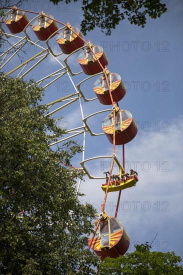 Old Ferris wheel with and without gondola