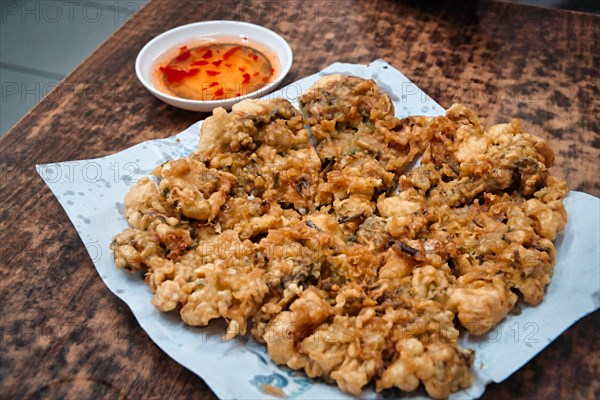 Fried oyster omelette