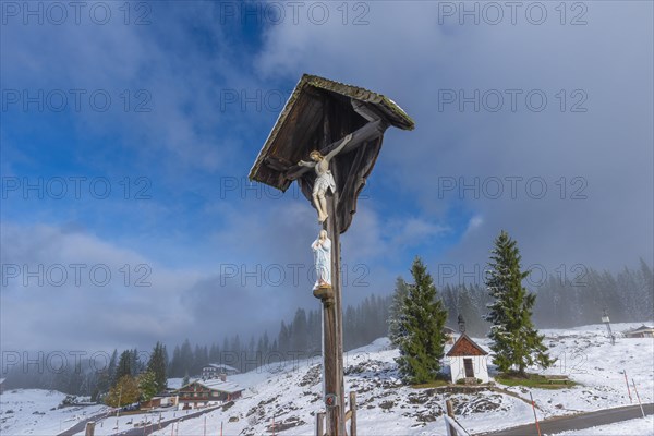 Crucifix and chapel of the Assumption of the Virgin Mary on the Winklmoosalm