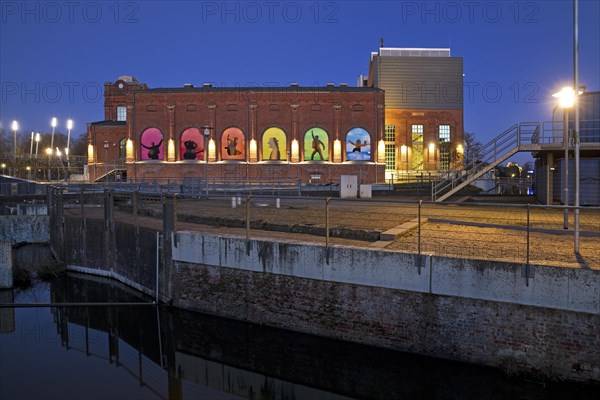 Rock'n Pop Museum in the evening