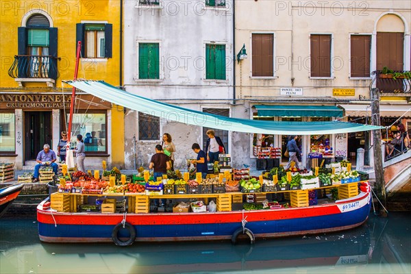 Fruit and vegetable sale from the ship