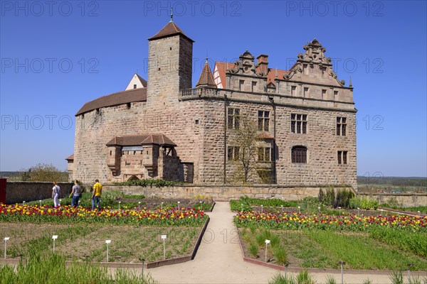 Castle courtyard in front of the Hochburg