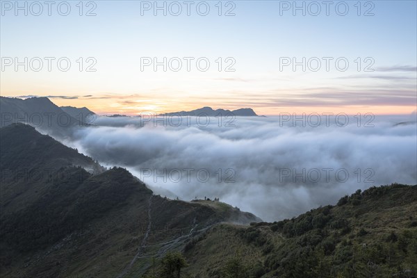 Fog in the high valley on an autumn evening at Potlakopf