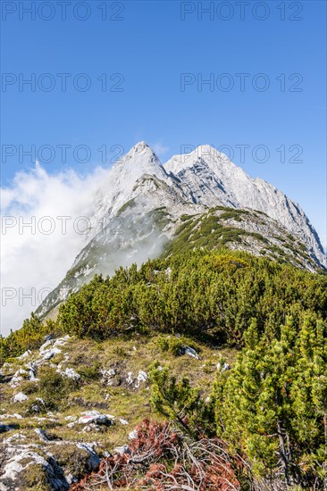 View along the ridge of the Mieminger Kette with summit Karkopf and Hochwand