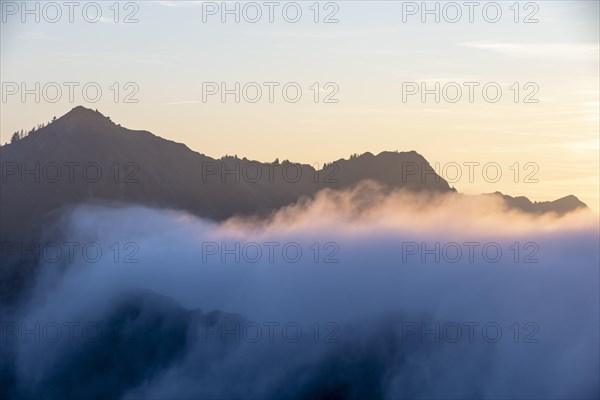 Fog in the high valley on an autumn evening at Potlakopf