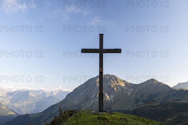 Summit cross in the morning light on Portlakopf