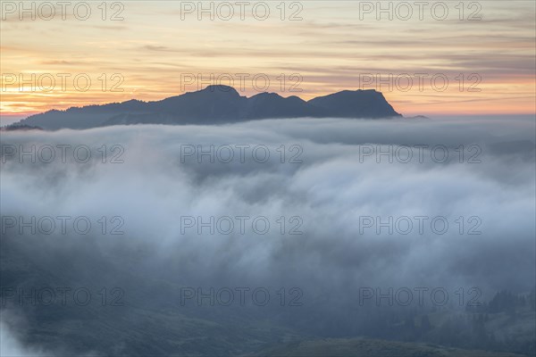 Fog in the high valley on an autumn evening at Potlakopf