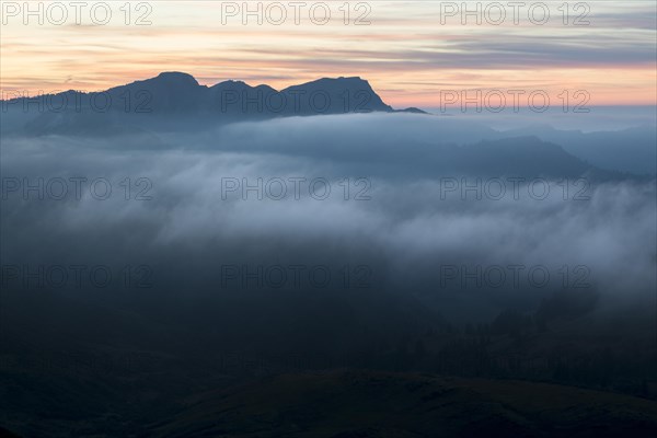 Fog in the high valley on an autumn evening at Potlakopf