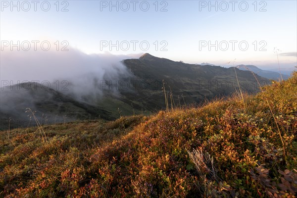 Fog in the high valley on an autumn evening at Potlakopf