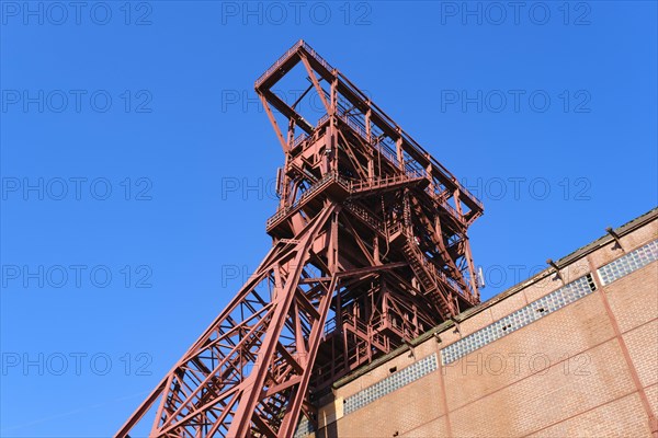 Double strut frame with machine hall in Consol Park