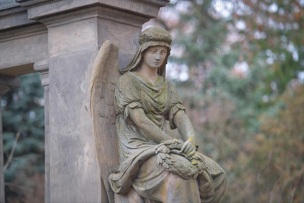 Mourning figure angel