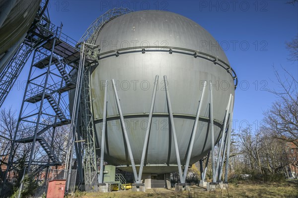 Spherical gas tank