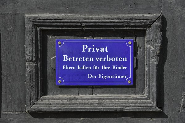 Private sign