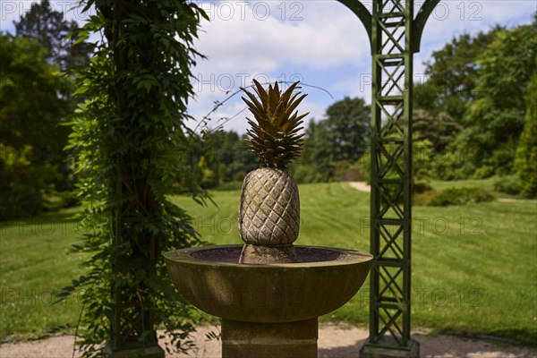 Pineapple Monument