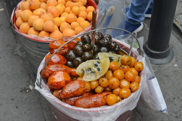 Street vending fruit