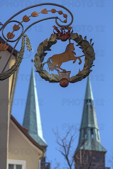 Historical nose sign