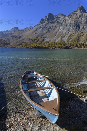 Lake with boat in autumn