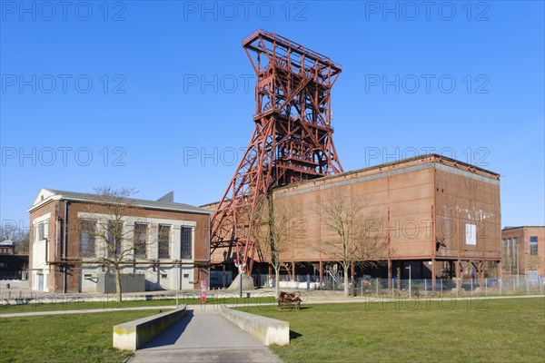 Doppelstrebengerüst mit Maschinenhalle im Consol-Park