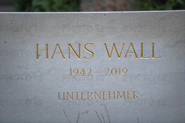 Grab Hans Wall