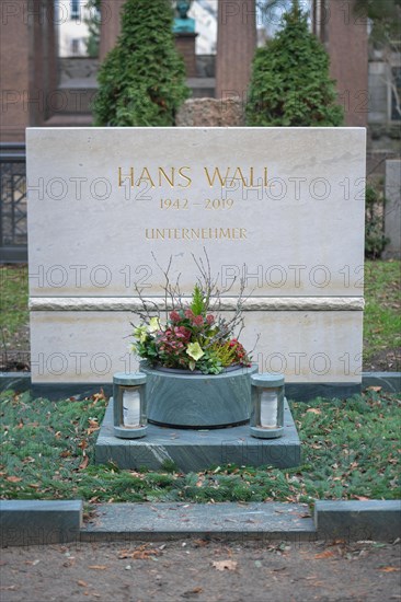 Grab Hans Wall