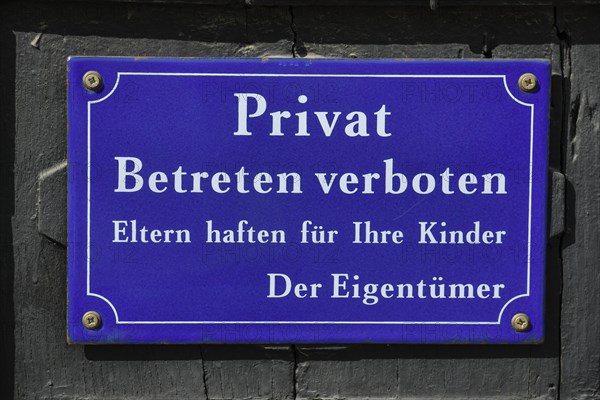 Private sign