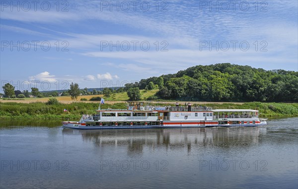 Excursion damper Höxter on the Weser near Beverungen