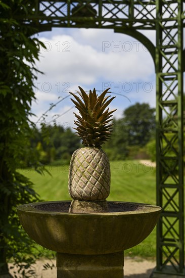 Pineapple Monument