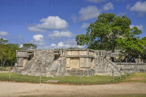 Platform of the Eagles and Jaguars Plataforma de Aguilas y Jaguares