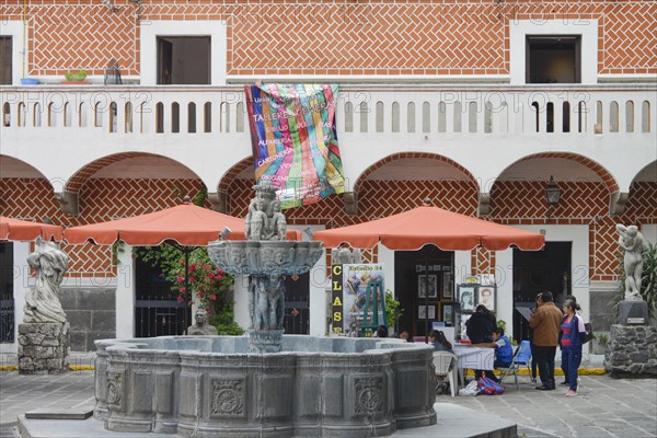 El Parian craft market