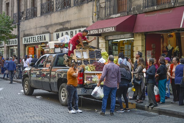 Street vending fruit