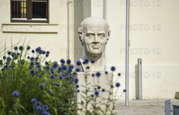 Monument to Samuel Hahnemann