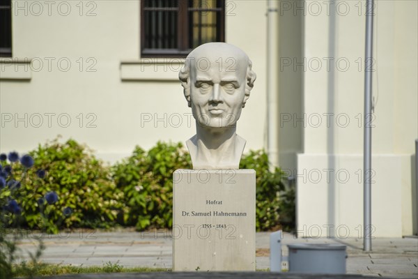 Monument to Samuel Hahnemann