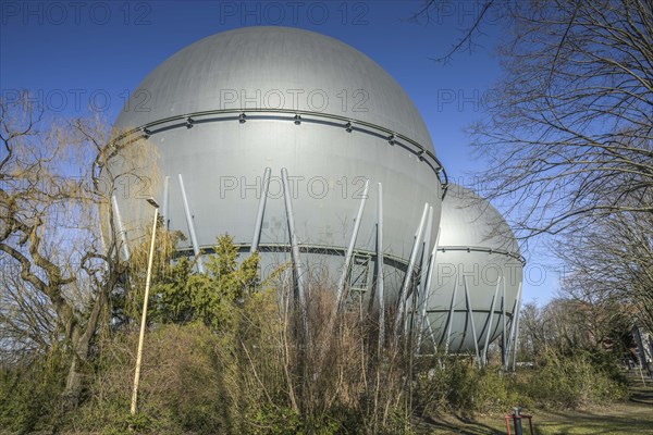 Spherical gas tank