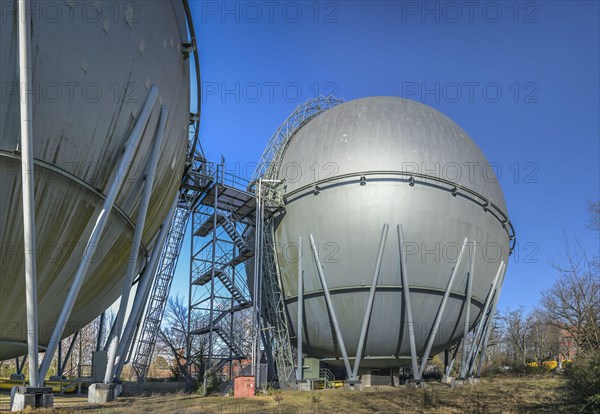 Spherical gas tank