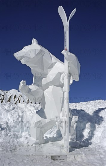 Sculpture Standing Bear with Ski