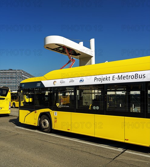 E-Metro Bus at the charging station at Zoologischer Garten bus station in Hertzstraße