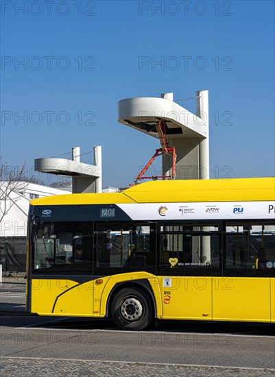 E-Metro Bus at the charging station at Zoologischer Garten bus station in Hertzstraße