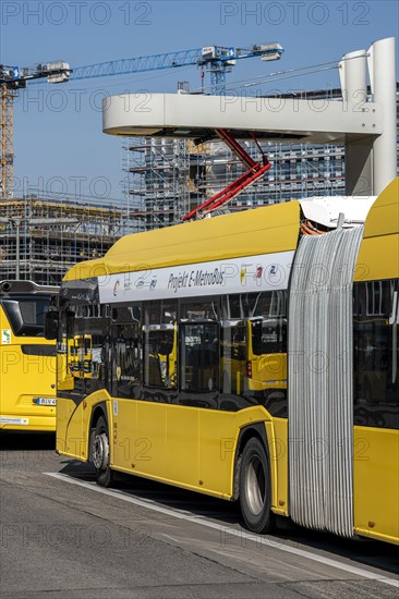 E-Metro Bus at the charging station at Zoologischer Garten bus station in Hertzstraße