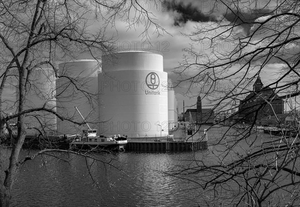 Tank farm for mineral oil at Westhafen in Berlin