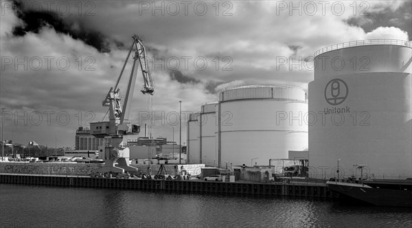 Tank farm for mineral oil at Westhafen in Berlin