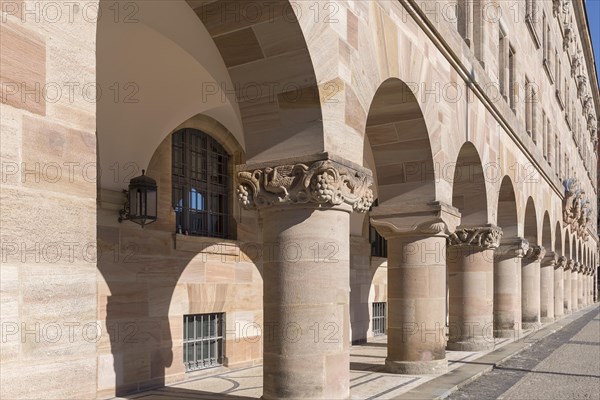 Round columns with ornate capitals of the arcade of the courthouse