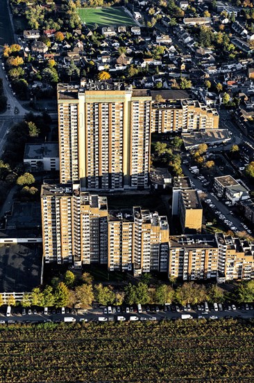 Large housing estate Auf dem Kölnberg in the district of Meschenich
