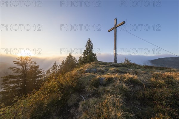 Summit cross in the morning light on Portlakopf