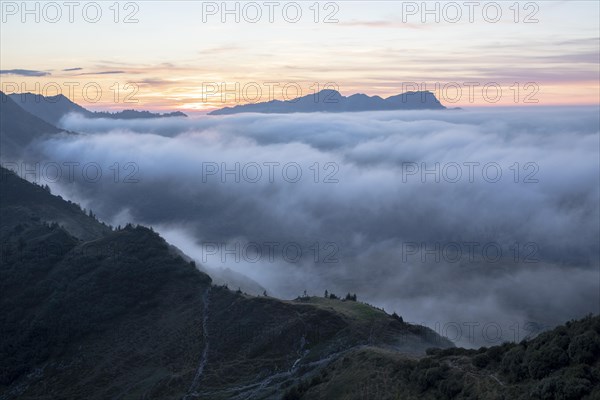 Fog in the high valley on an autumn evening at Potlakopf