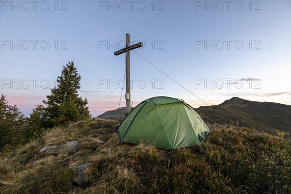 Summit cross in the morning light on Portlakopf