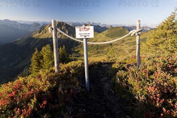 Stop sign in front of a precipice on the Portlakopf