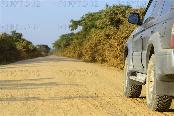 Off-road vehicle on the dusty Transpantaneira