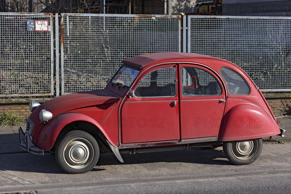 Red 2 CV6 Club on the road