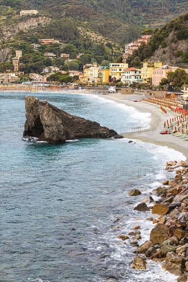 Boulders on the beach di Fegina in Monterosso al Mare
